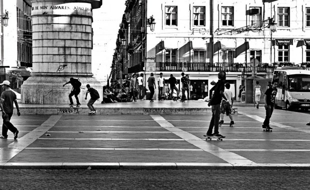 Andrea-Palla-Lisbona-piazza-skaters